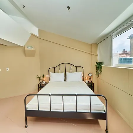 Hostal Design One Split