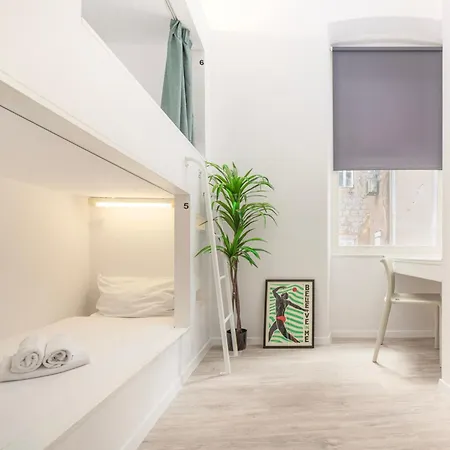 Design One Albergue