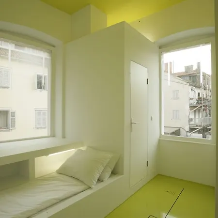 Design One Hostel