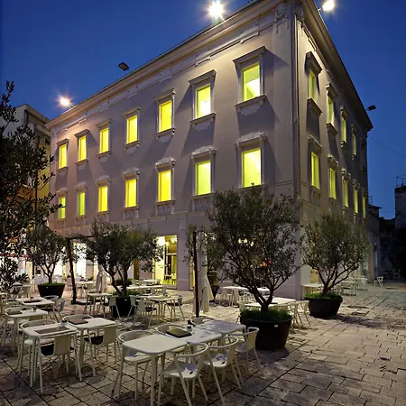 ホステル Design One