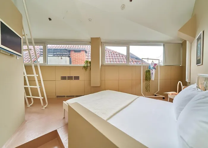 Design One אכסניה