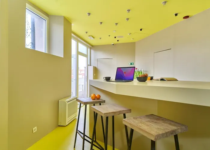 אכסניה Design One *